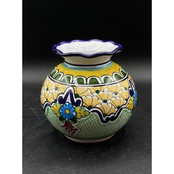Mexican Puebla Talavera Signed Hernandez Folk Art Pottery Vase Ruffled 4 3/4” - Picture 10 of 10